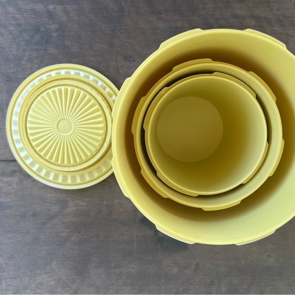 Tupperware Servalier Nesting Canister Set~Harvest Gold~ Set of 3 With Lids - Picture 2 of 10